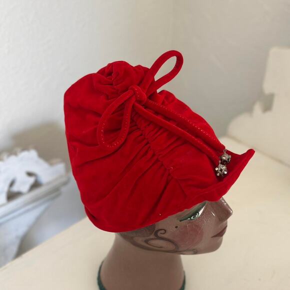 Debette New York Red Velvet Drawstring Turban Hat 1950s Silver Floral Tips - Picture 2 of 4